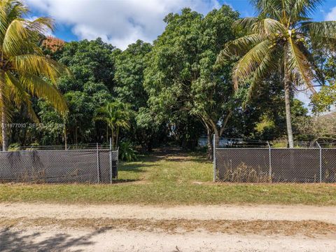 Tiny photo for 15401 SW 212th St, Miami, FL 33187 (MLS # A11977093)