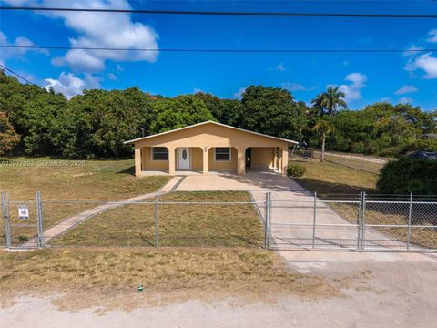 Tiny photo for 15401 SW 212th St, Miami, FL 33187 (MLS # A11977093)