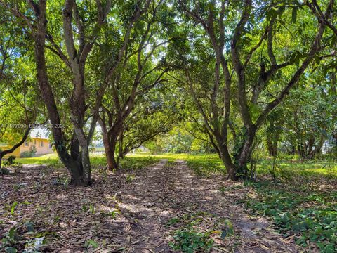Tiny photo for 15401 SW 212th St, Miami, FL 33187 (MLS # A11977093)