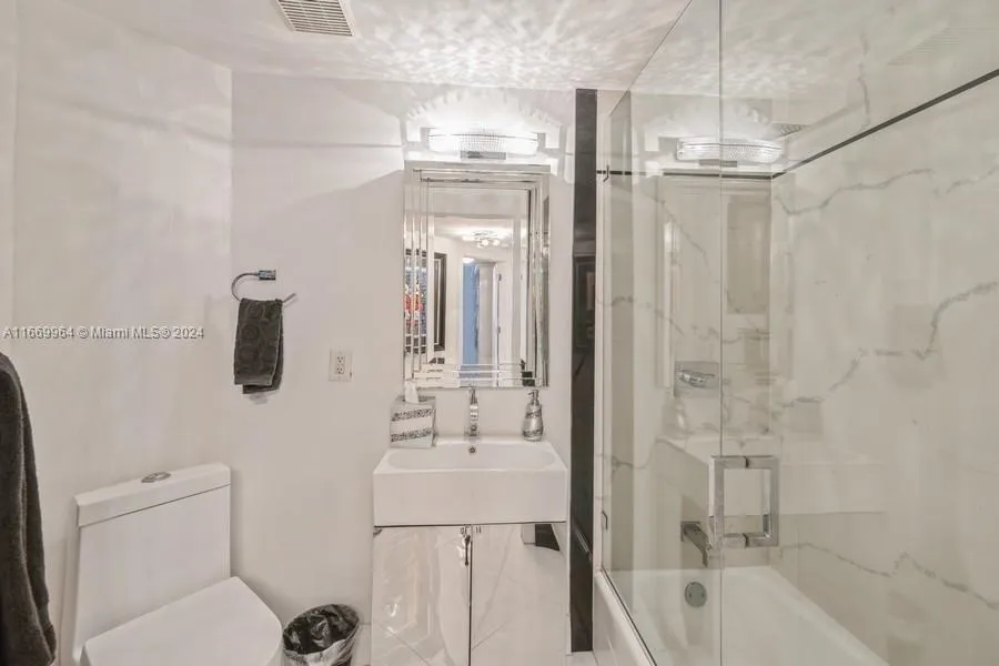 Surfside, Florida 33154, United States, 3 Bedrooms Bedrooms, ,3 BathroomsBathrooms,Residential,Pending,40276