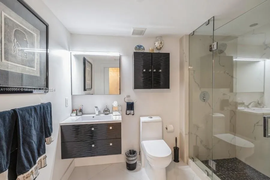 Surfside, Florida 33154, United States, 3 Bedrooms Bedrooms, ,3 BathroomsBathrooms,Residential,Pending,40276