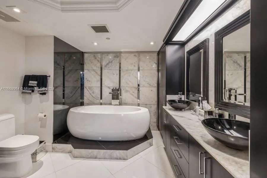 Surfside, Florida 33154, United States, 3 Bedrooms Bedrooms, ,3 BathroomsBathrooms,Residential,Pending,40276