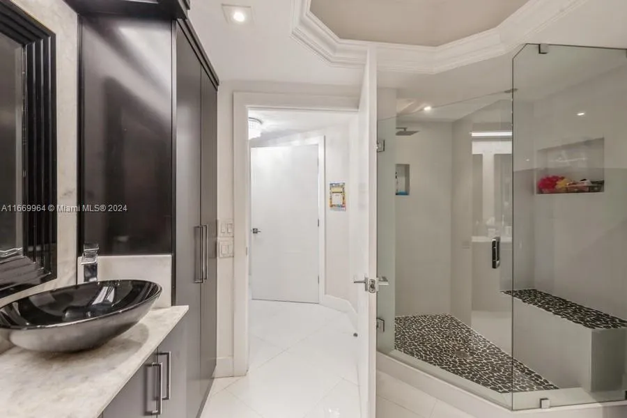 Surfside, Florida 33154, United States, 3 Bedrooms Bedrooms, ,3 BathroomsBathrooms,Residential,Pending,40276