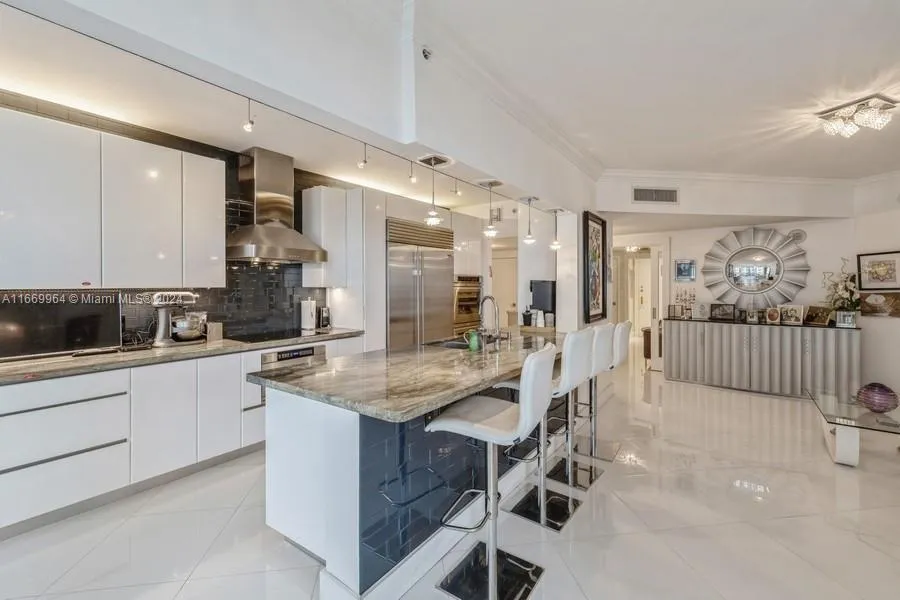 Surfside, Florida 33154, United States, 3 Bedrooms Bedrooms, ,3 BathroomsBathrooms,Residential,Pending,40276