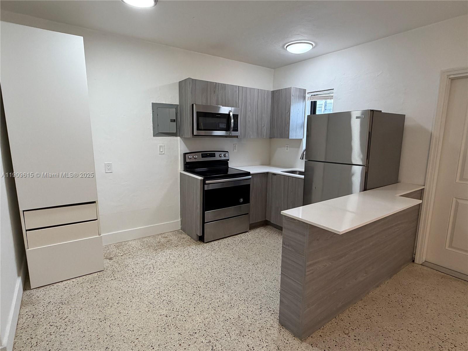 CITY OF MIAMI SOUTH - Residential Lease