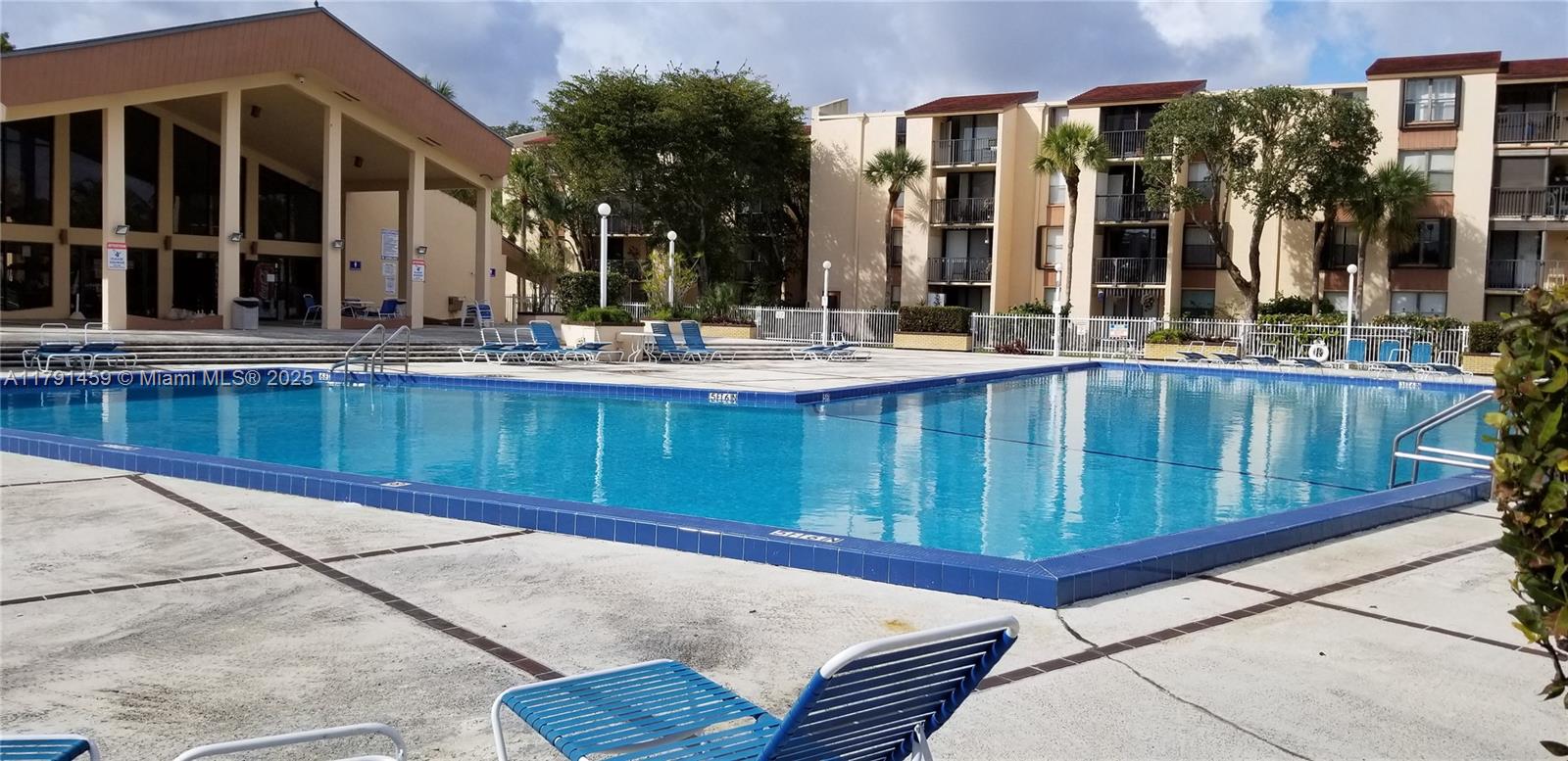 14201 N Kendall Dr 212-D