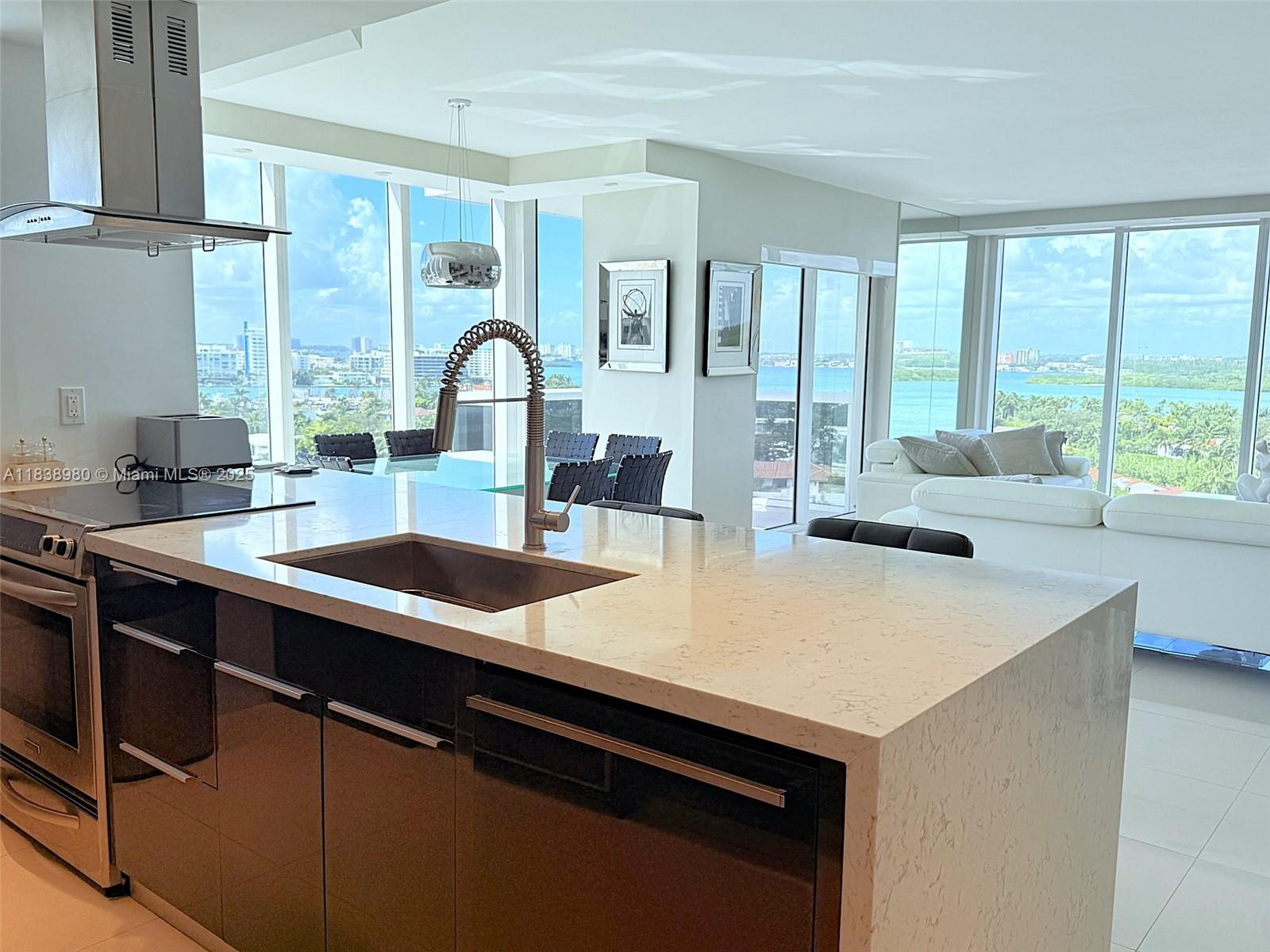 10275 Collins Ave 1022