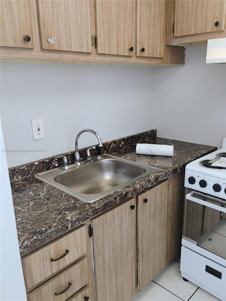 HOLLYWOOD SOUTH SIDE ADD - Residential Lease