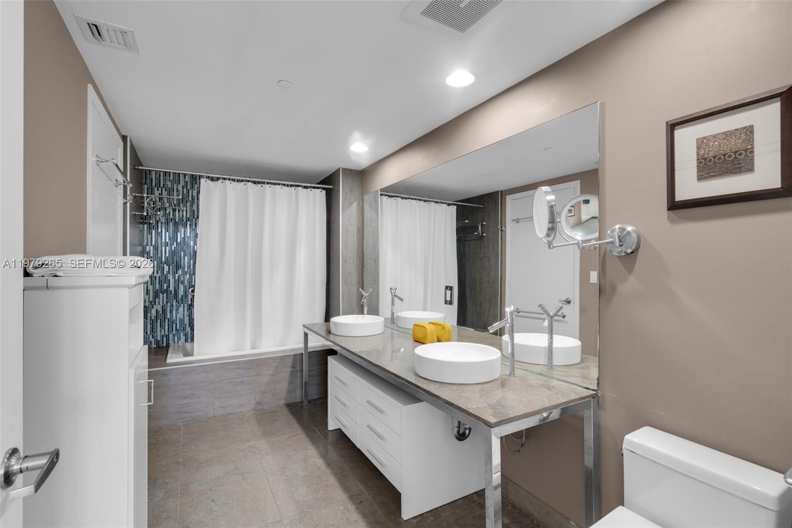 ICON BRICKELL NO TWO - Residential