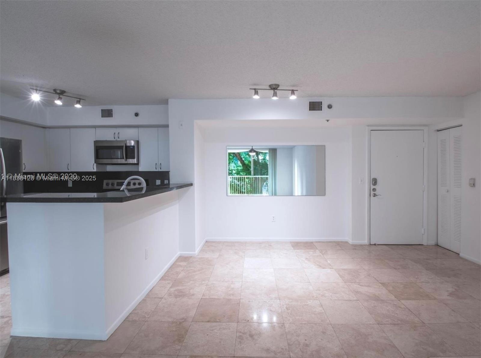 19501 E Country Club Dr 9306, Aventura, FL, 33180/$480,000 2 19501 E Country Club Dr 9306