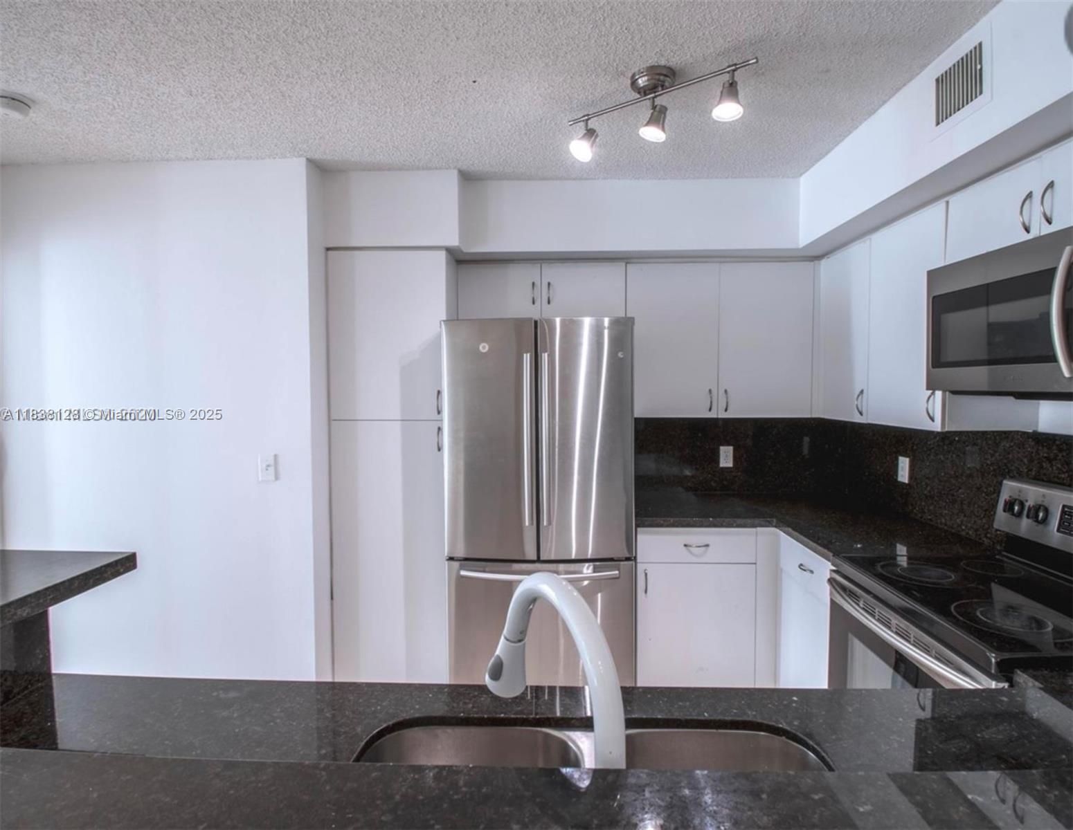 THE YACHT CLUB AT AVENTUR - Residential