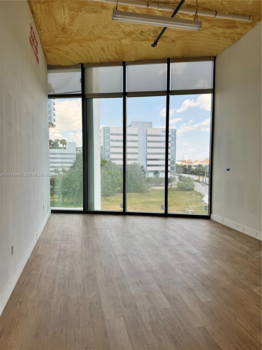 21290 Biscayne Blvd 405