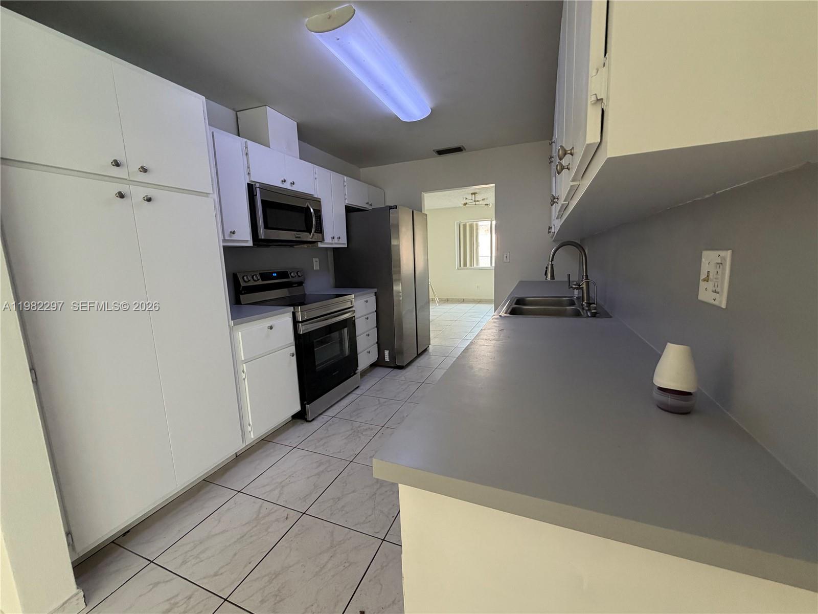 MIAMI LAKES LOCH NESS SEC - Residential Lease