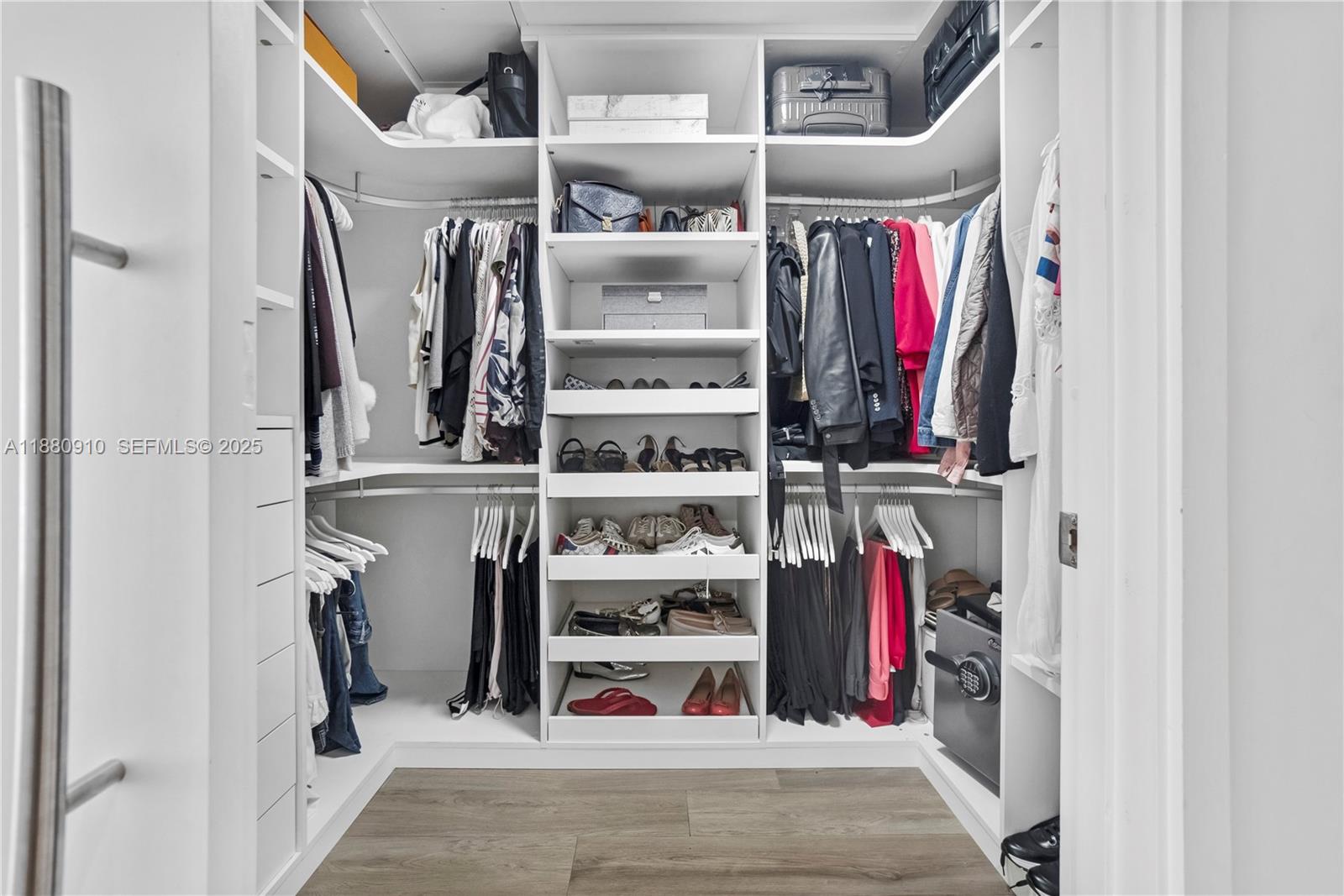 PARQUE TOWERS CONDO - Residential