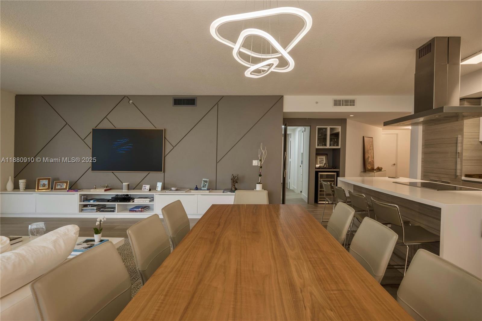 PARQUE TOWERS CONDO - Residential