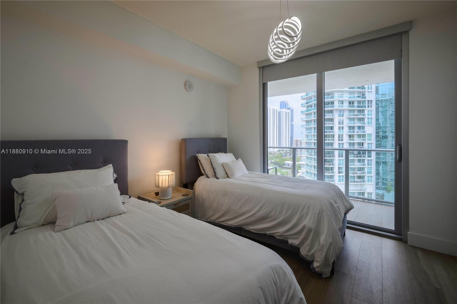 PARQUE TOWERS CONDO - Residential