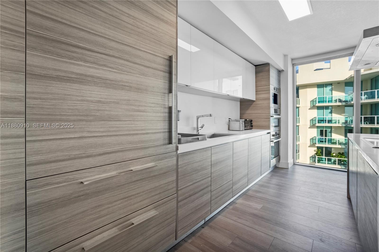 PARQUE TOWERS CONDO - Residential