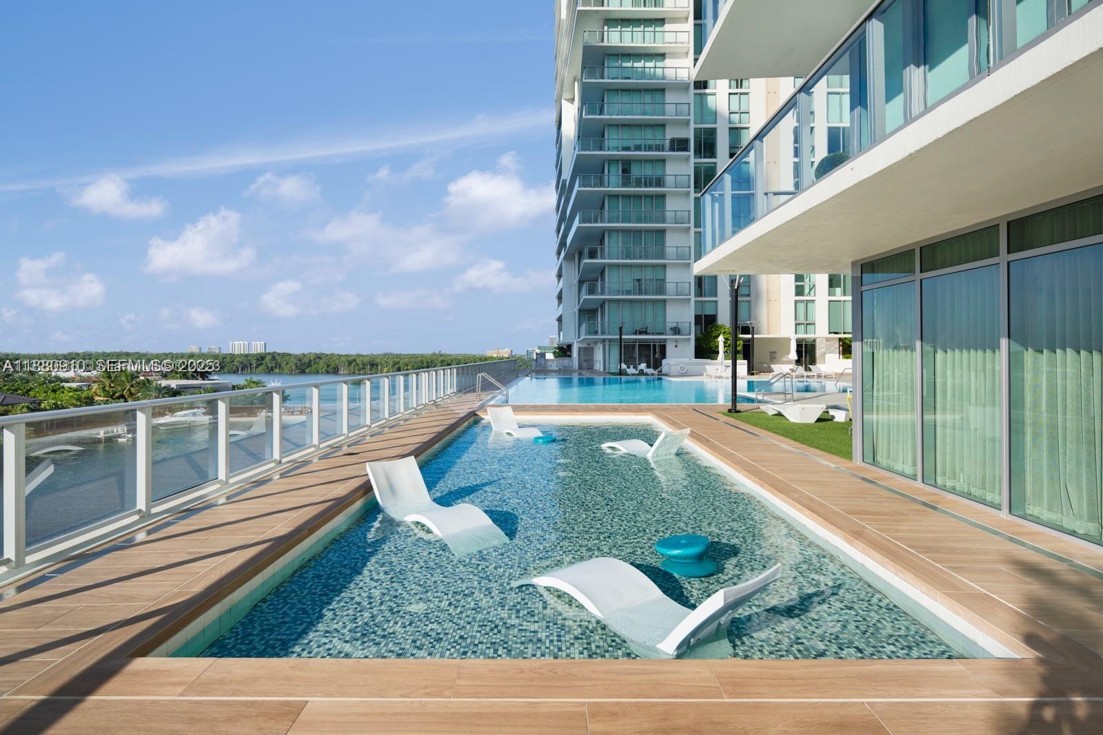 PARQUE TOWERS CONDO - Residential