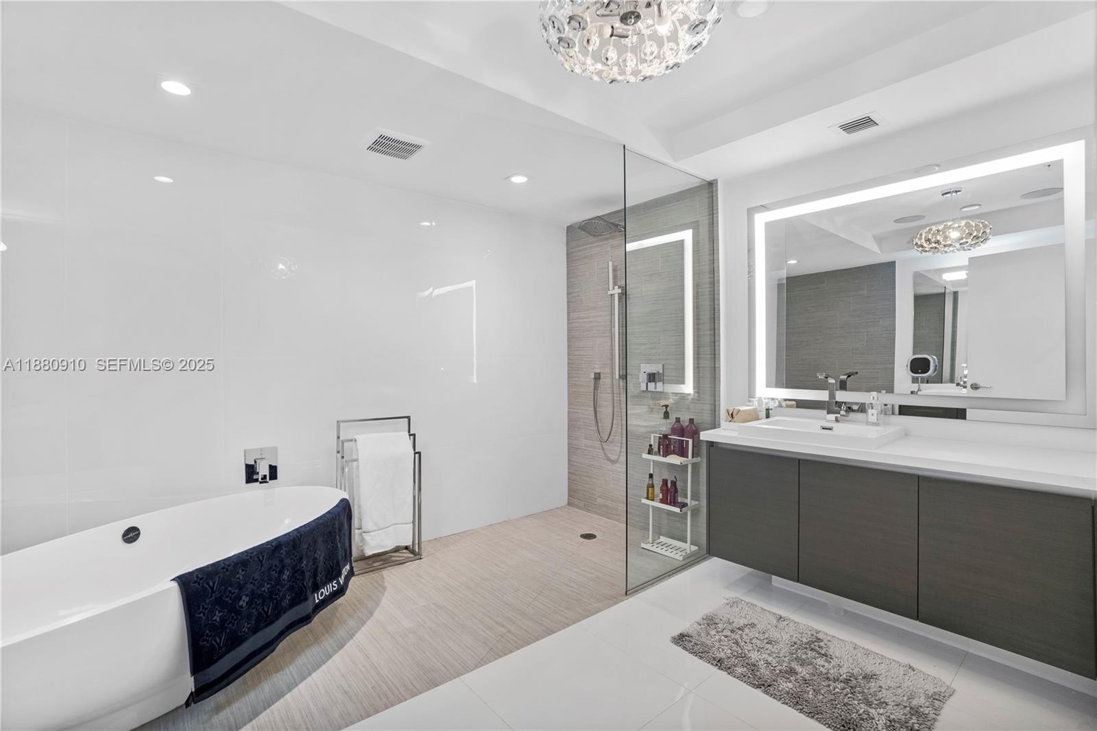 PARQUE TOWERS CONDO - Residential