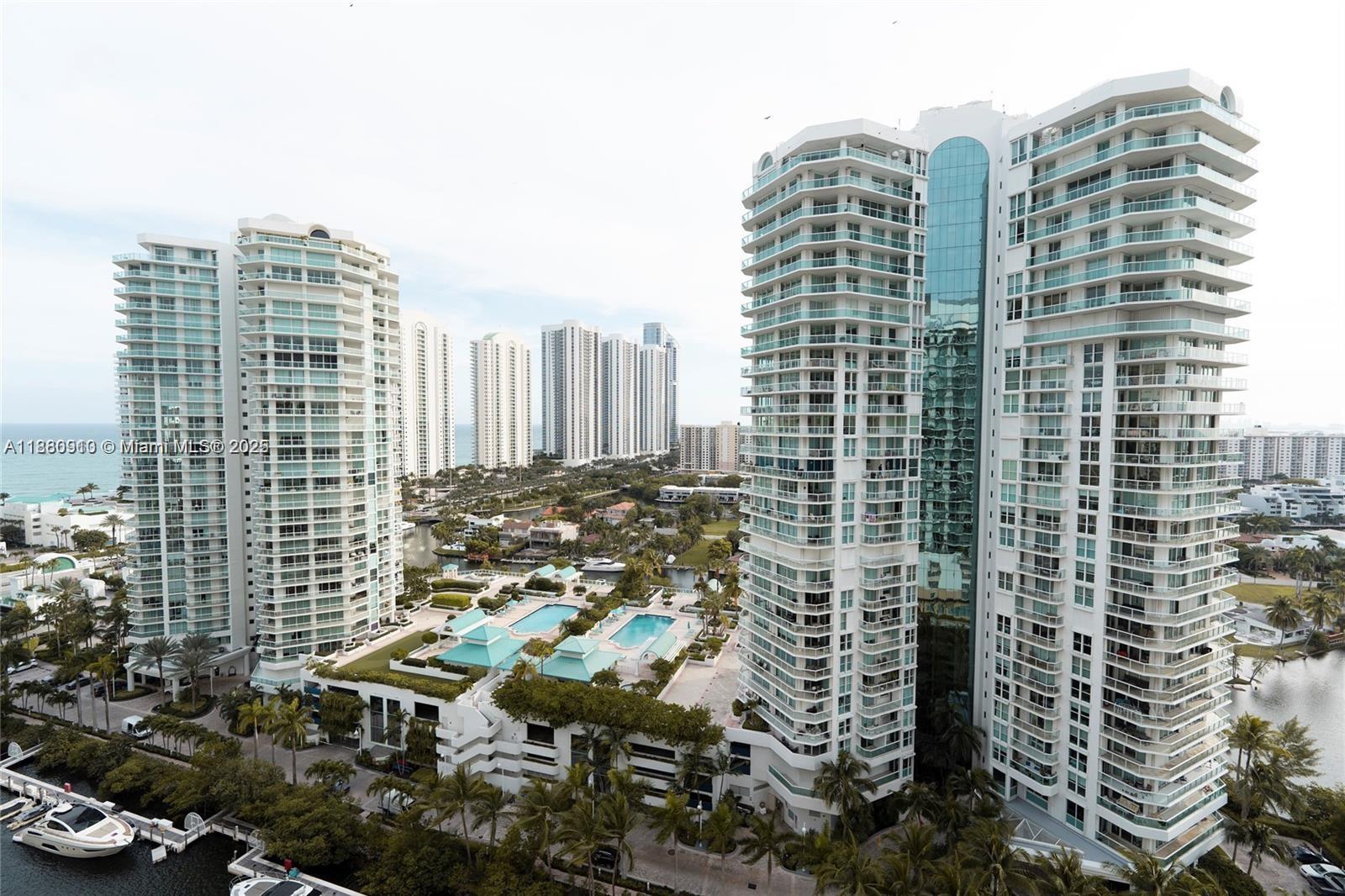 PARQUE TOWERS CONDO - Residential