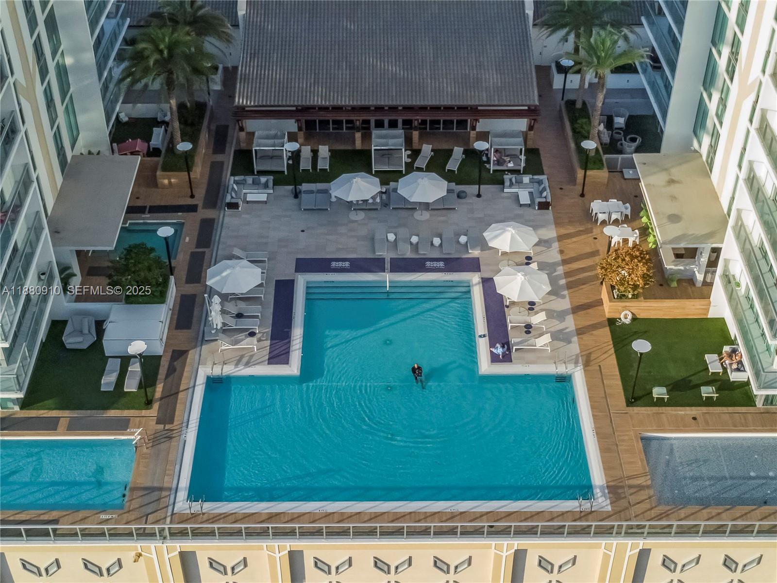 PARQUE TOWERS CONDO - Residential