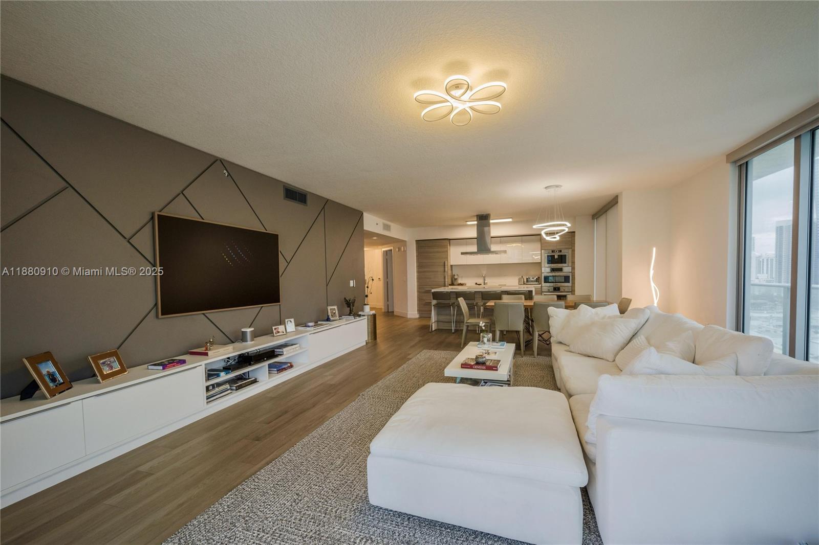 PARQUE TOWERS CONDO - Residential