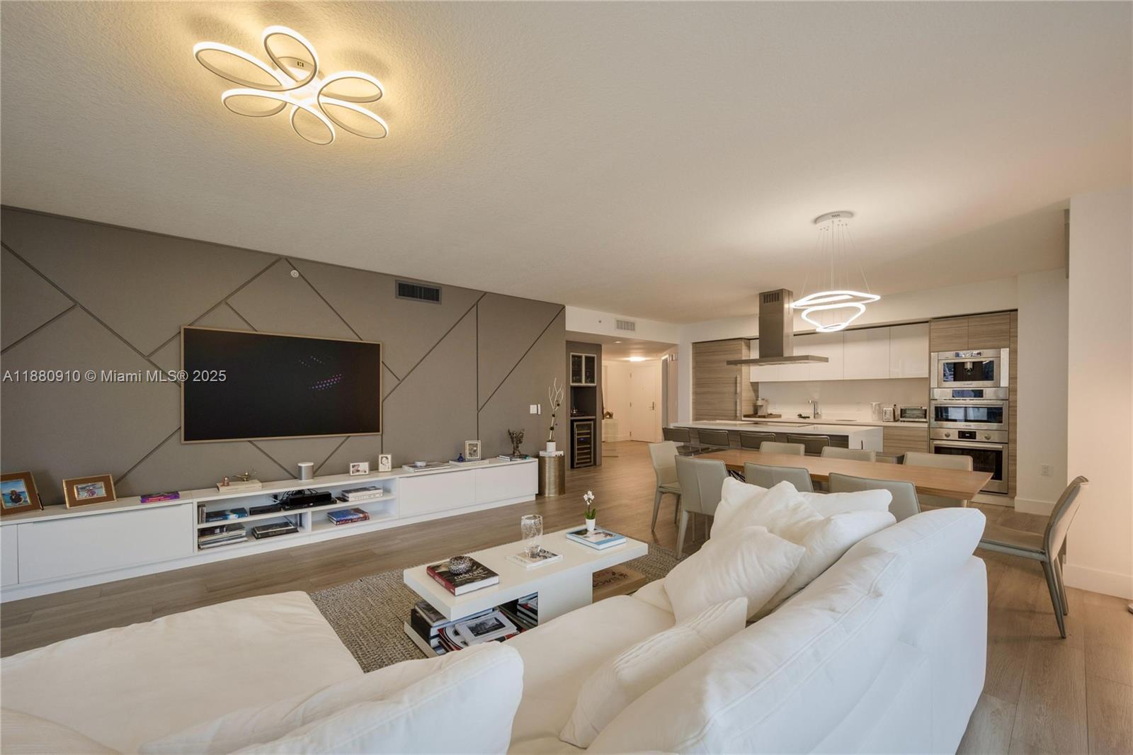 PARQUE TOWERS CONDO - Residential