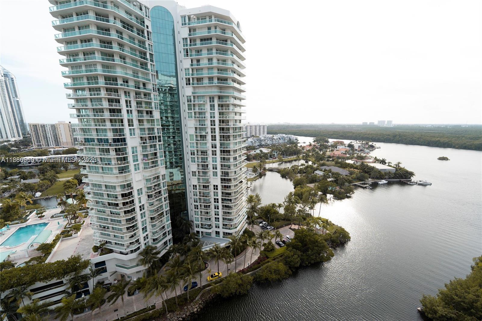 PARQUE TOWERS CONDO - Residential