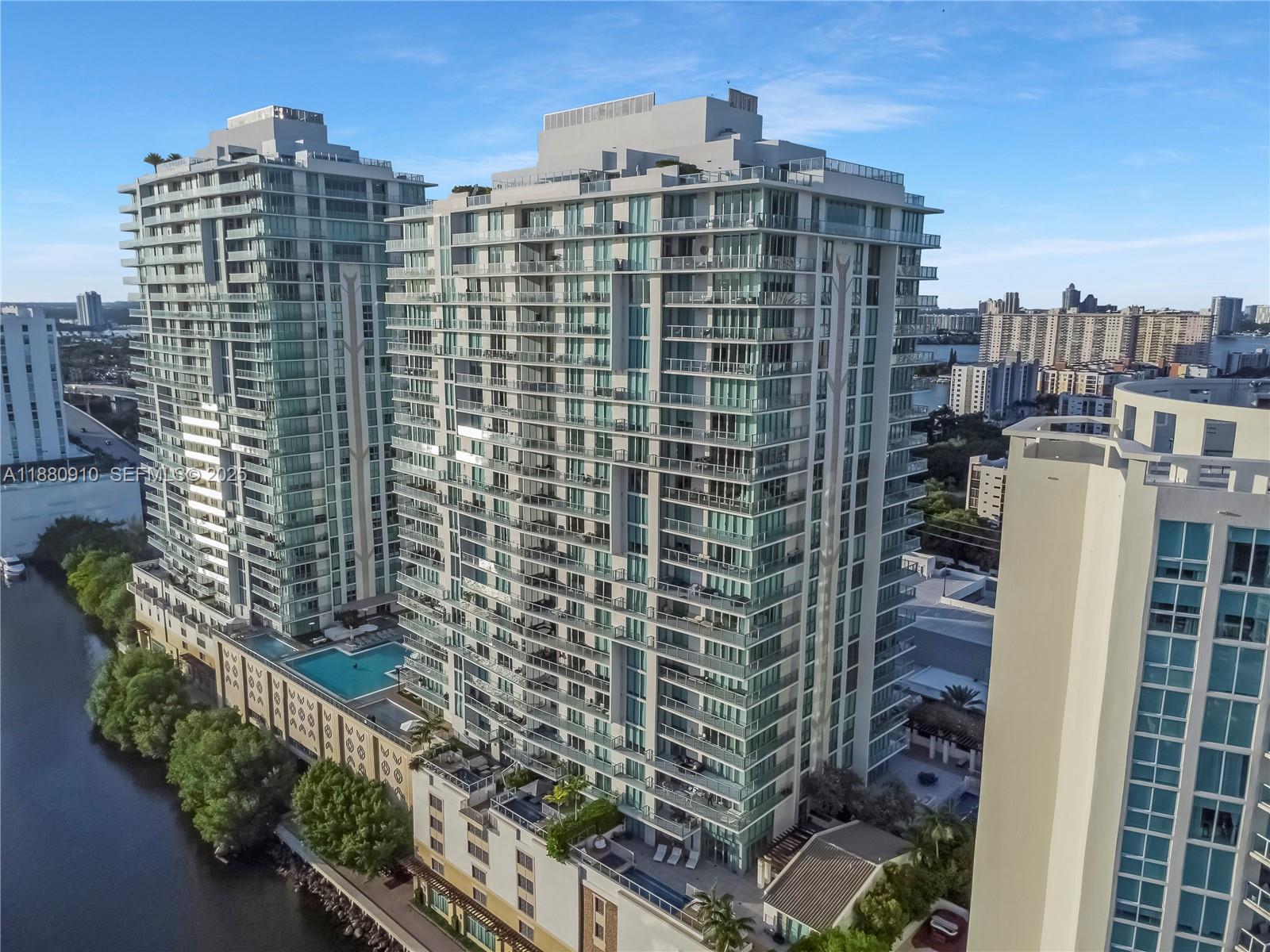 PARQUE TOWERS CONDO - Residential