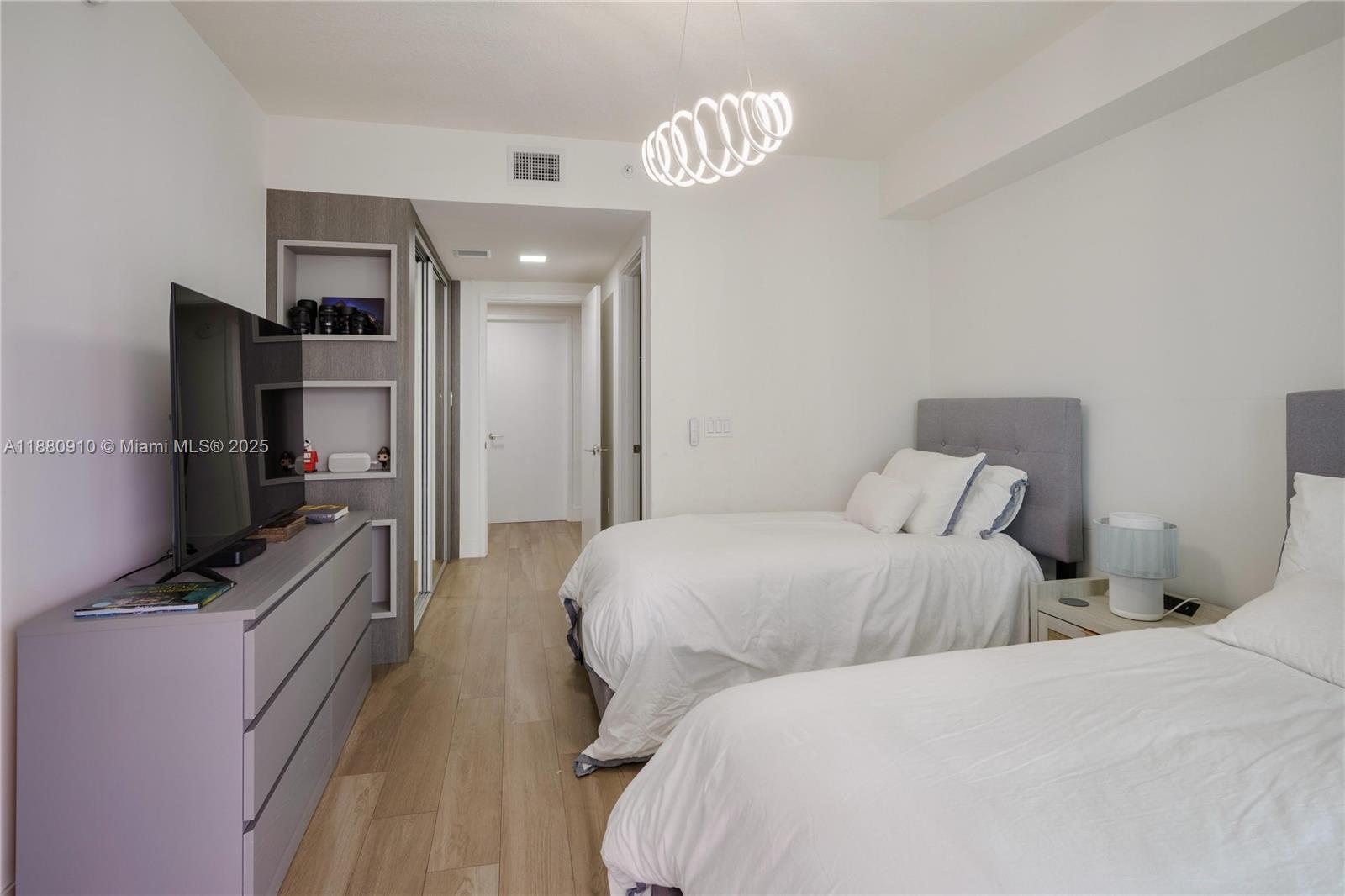 PARQUE TOWERS CONDO - Residential