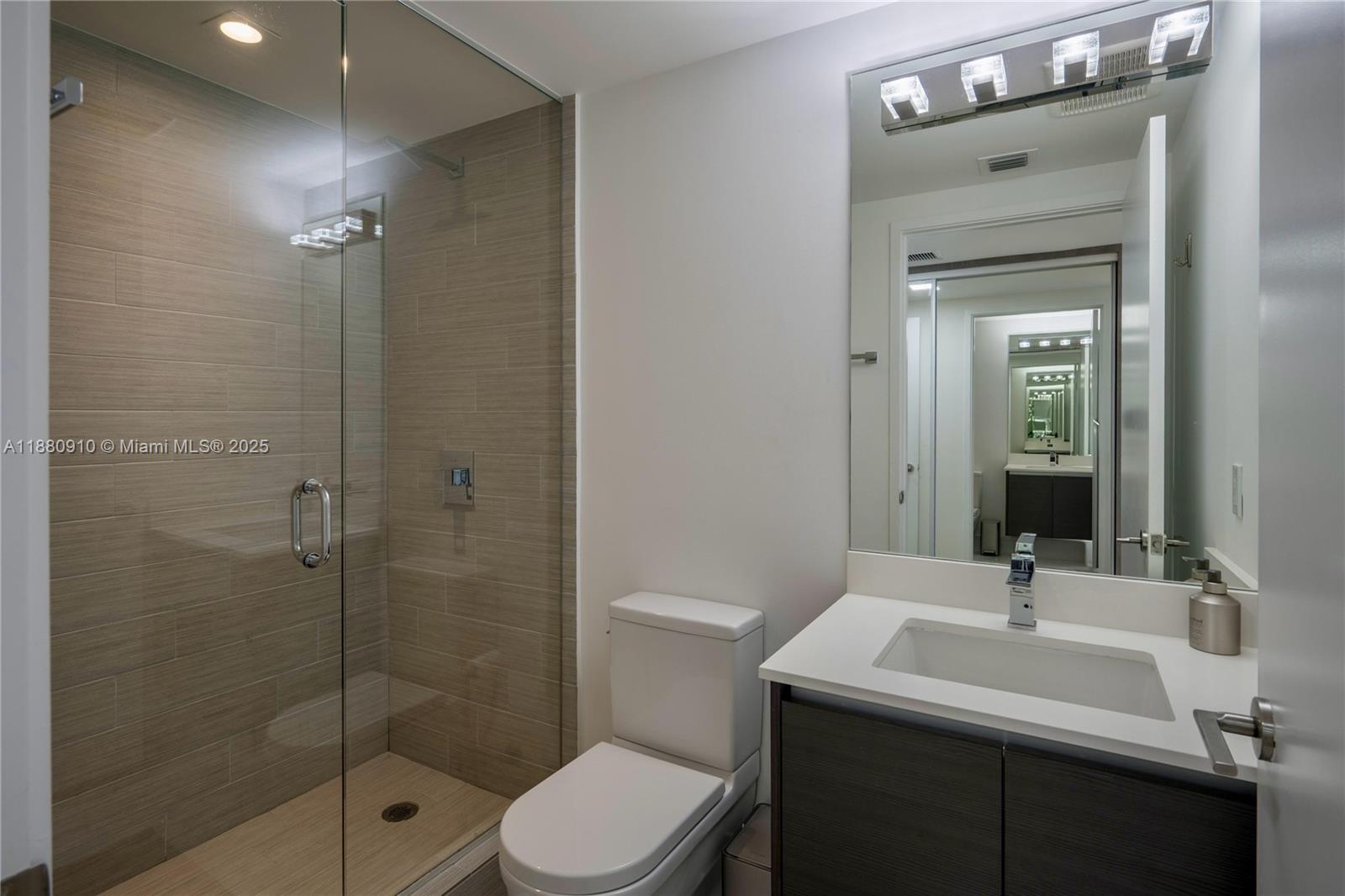 PARQUE TOWERS CONDO - Residential