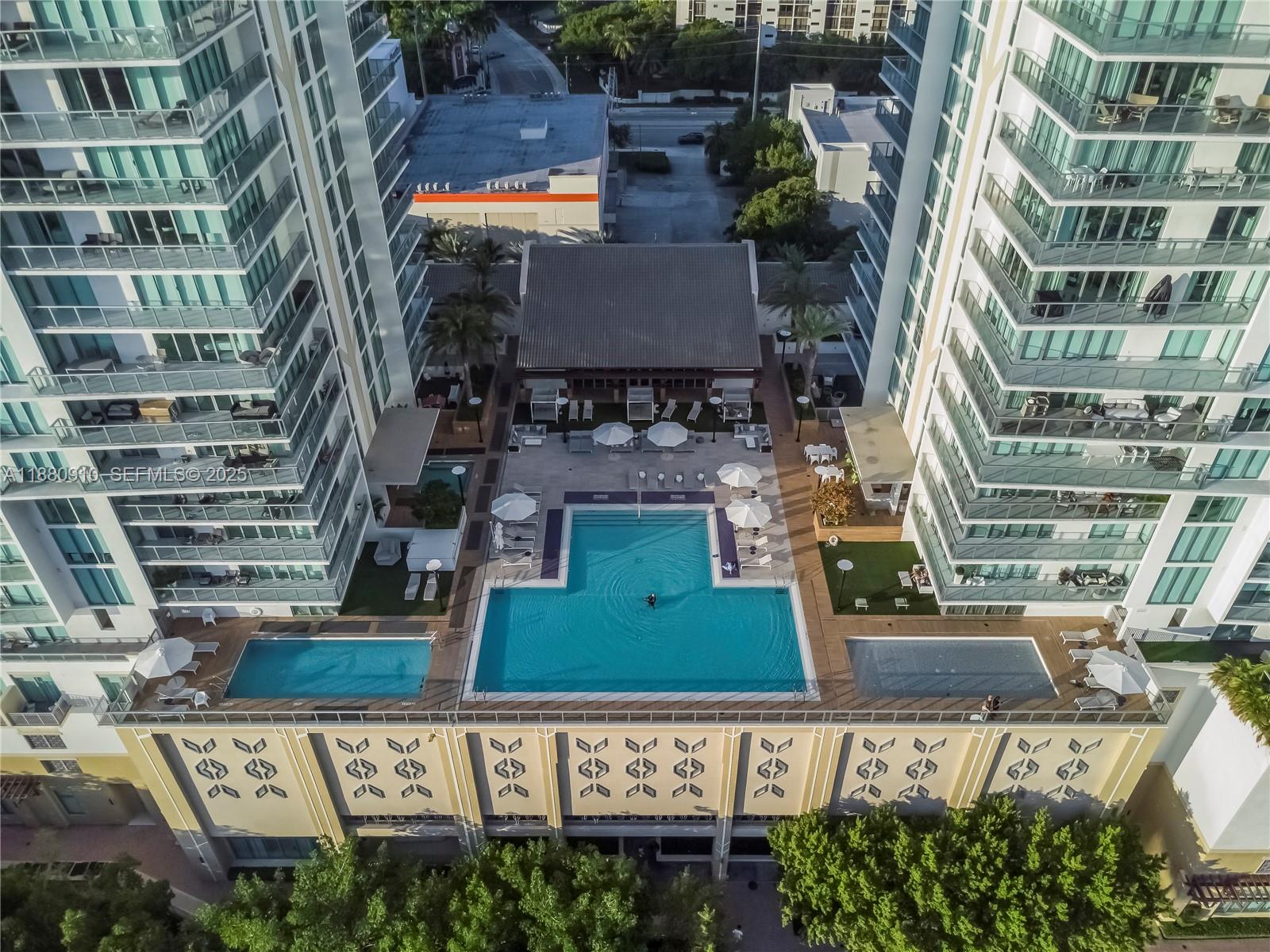 PARQUE TOWERS CONDO - Residential