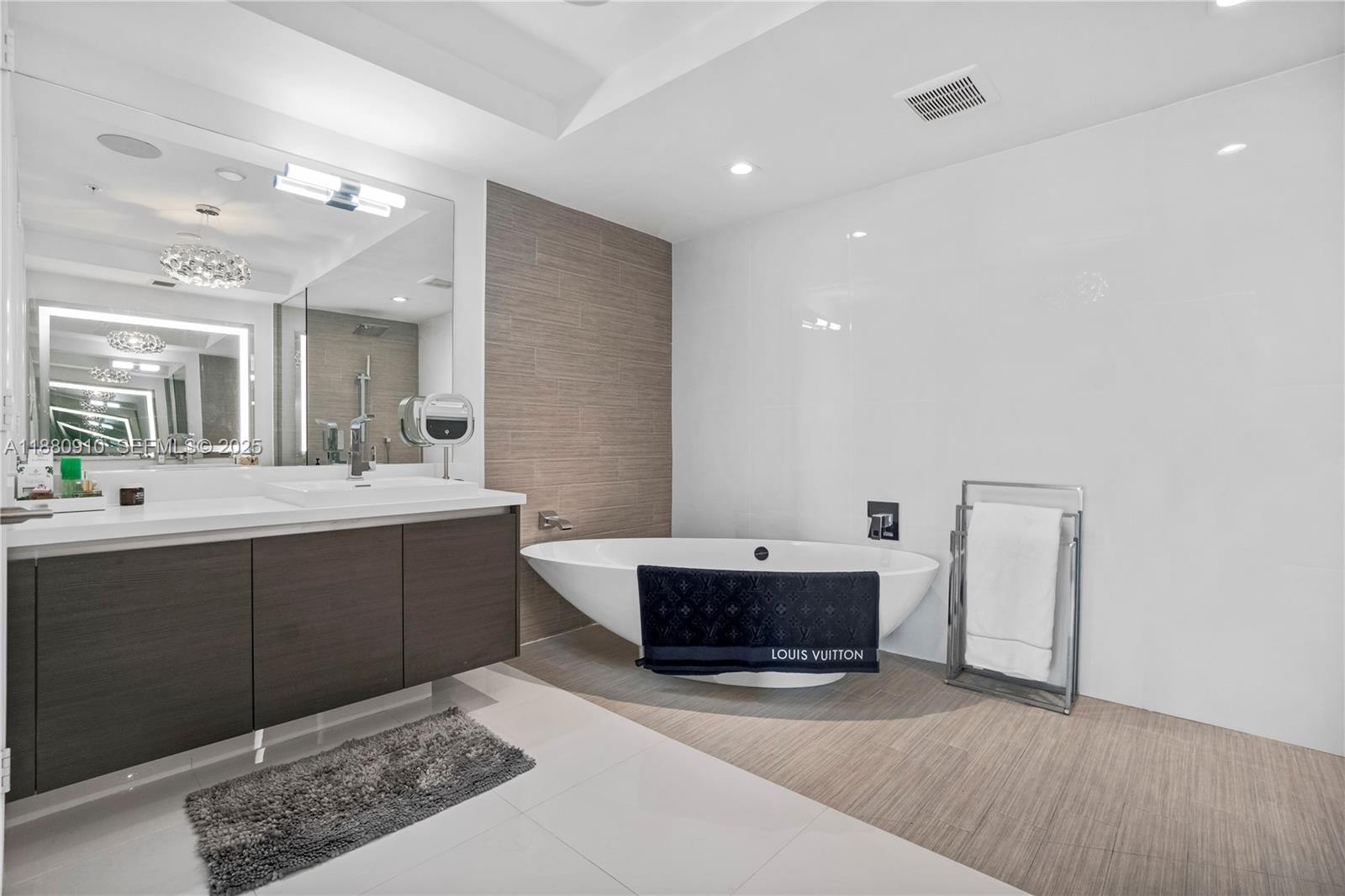 PARQUE TOWERS CONDO - Residential