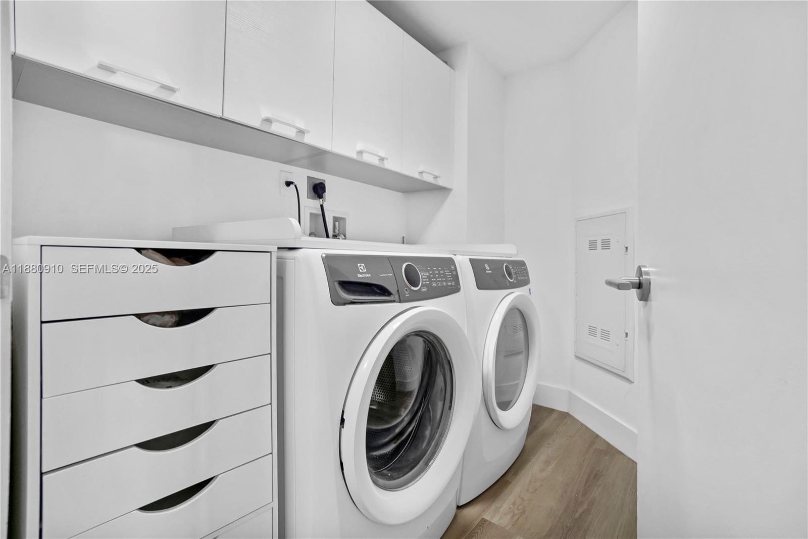 PARQUE TOWERS CONDO - Residential