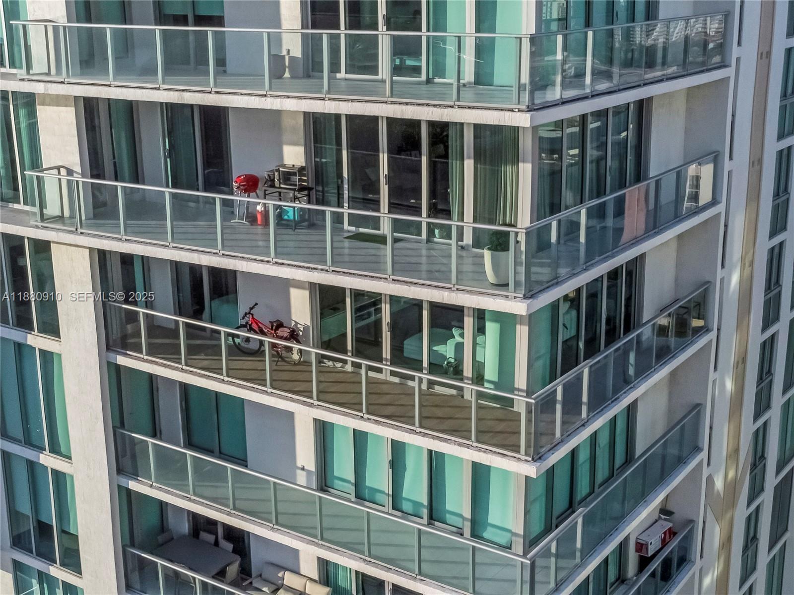 PARQUE TOWERS CONDO - Residential