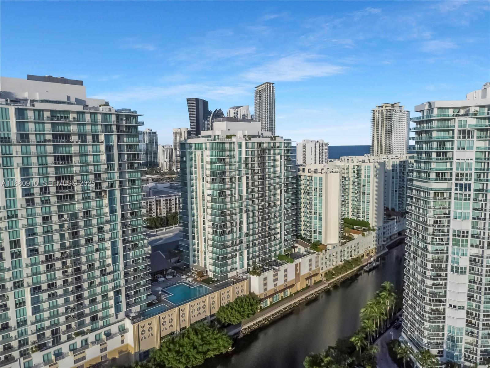 PARQUE TOWERS CONDO - Residential