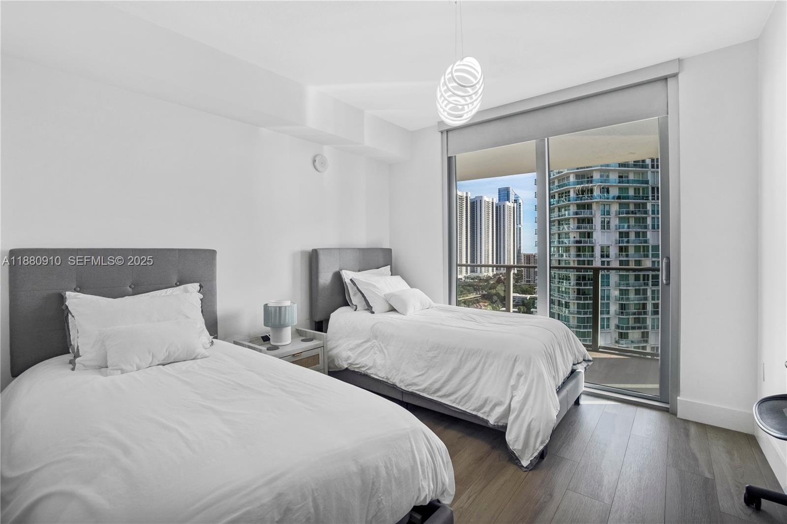 PARQUE TOWERS CONDO - Residential