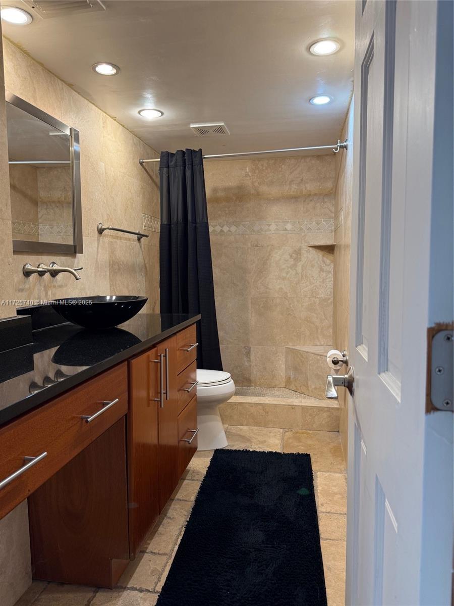 REPLAT 1ST ADDN TO TOWNHO - Residential