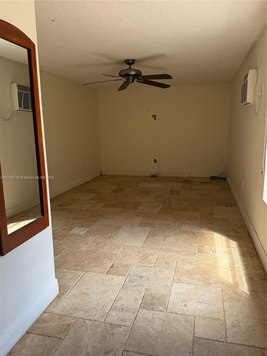 REPLAT 1ST ADDN TO TOWNHO - Residential