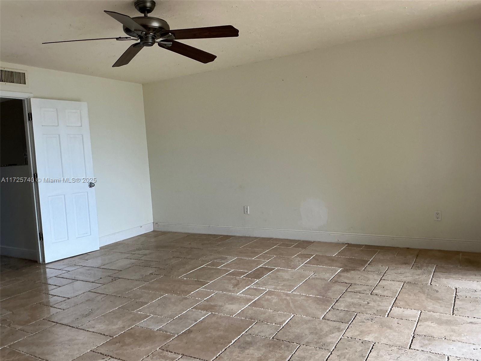 REPLAT 1ST ADDN TO TOWNHO - Residential