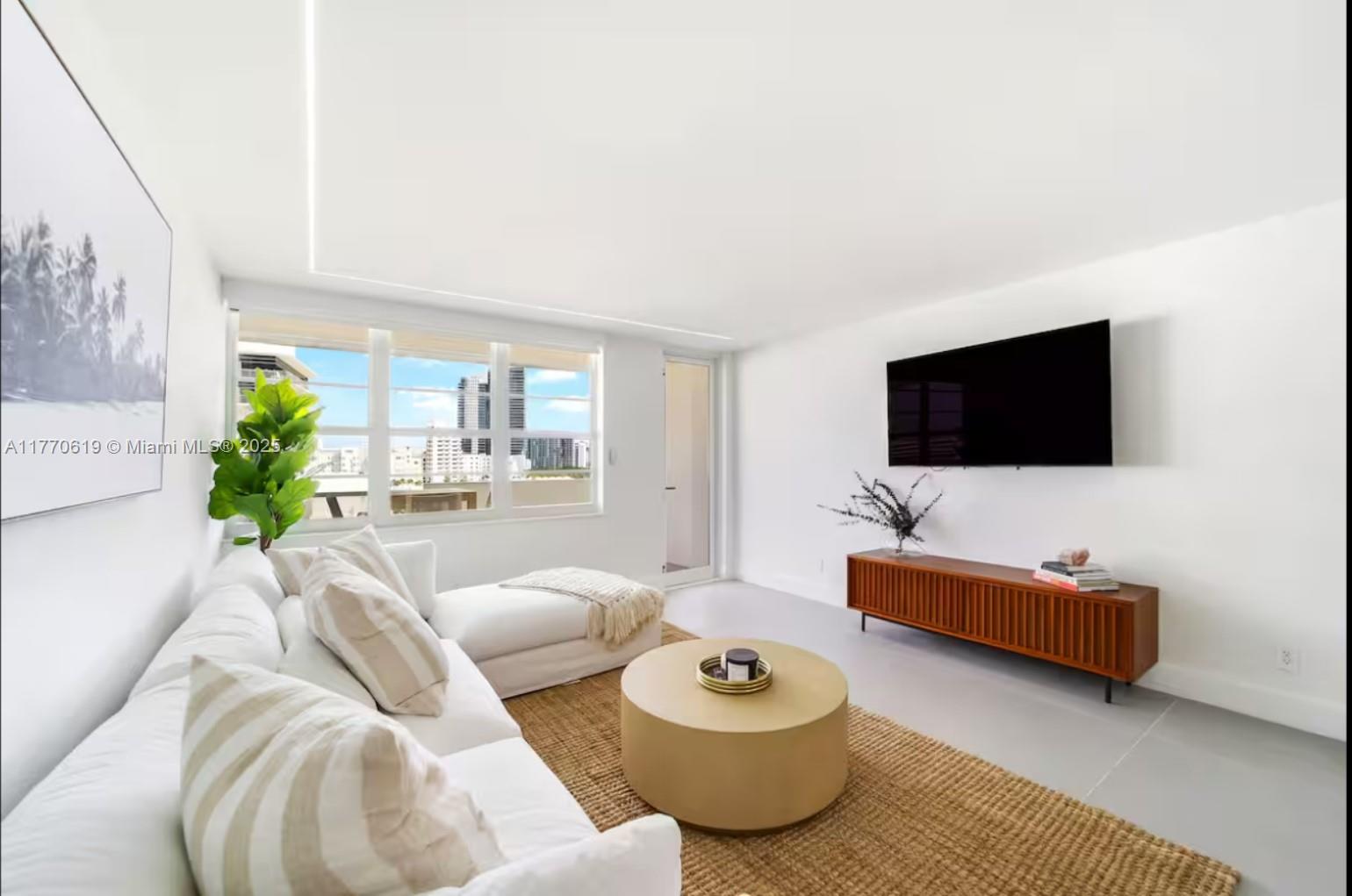 Rental Property at 100 Lincoln Rd 843, Miami Beach, Miami-Dade County, Florida - Bedrooms: 1 
Bathrooms: 1  - $4,500 MO.