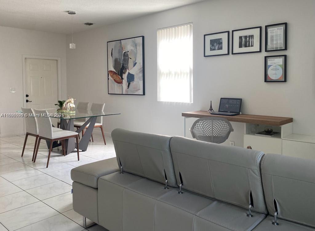 SECTORS 3 & 4 BOUNDARY PL - Residential Lease