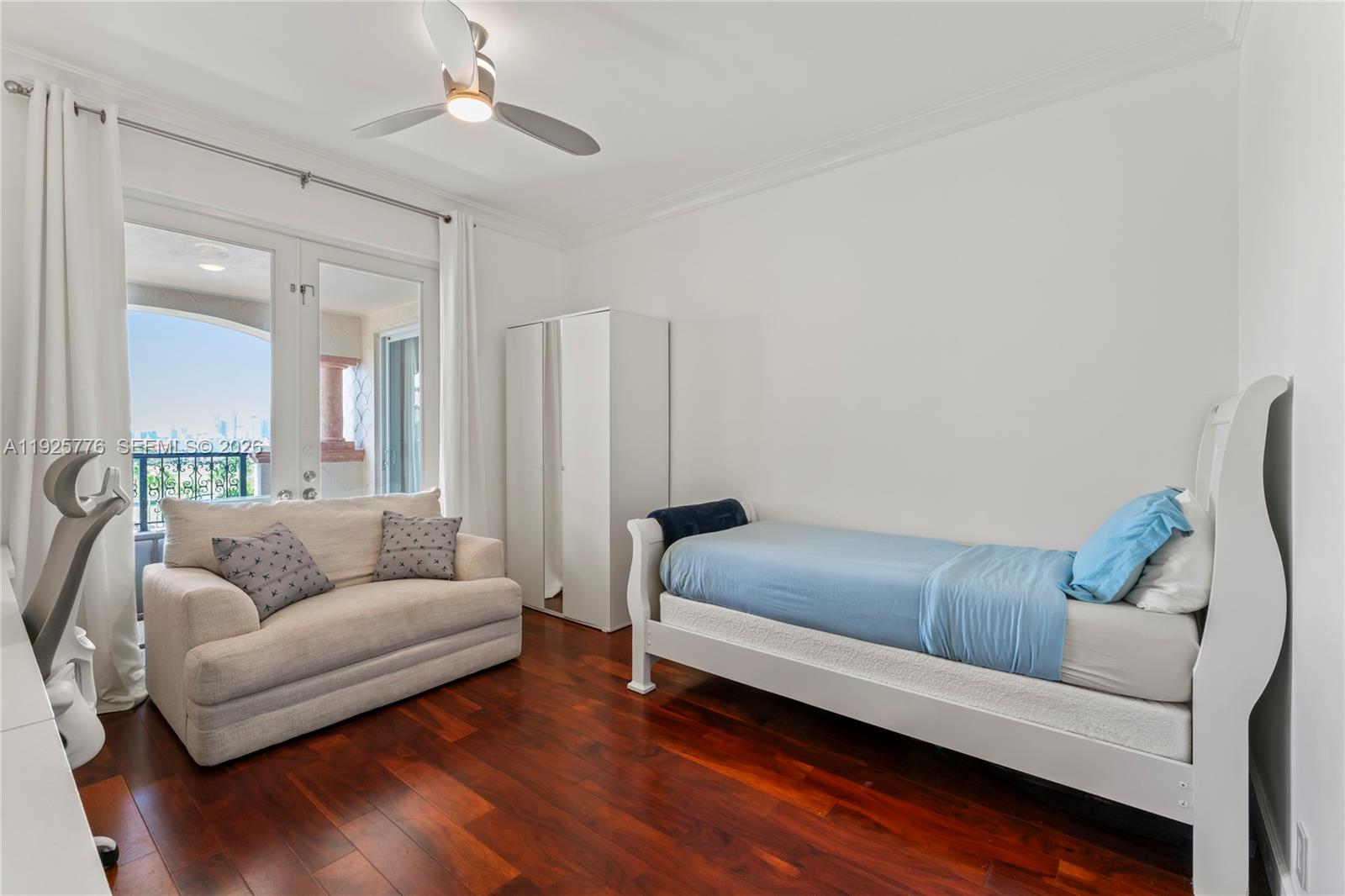 OCEANSIDE FISHER ISL COND - Residential