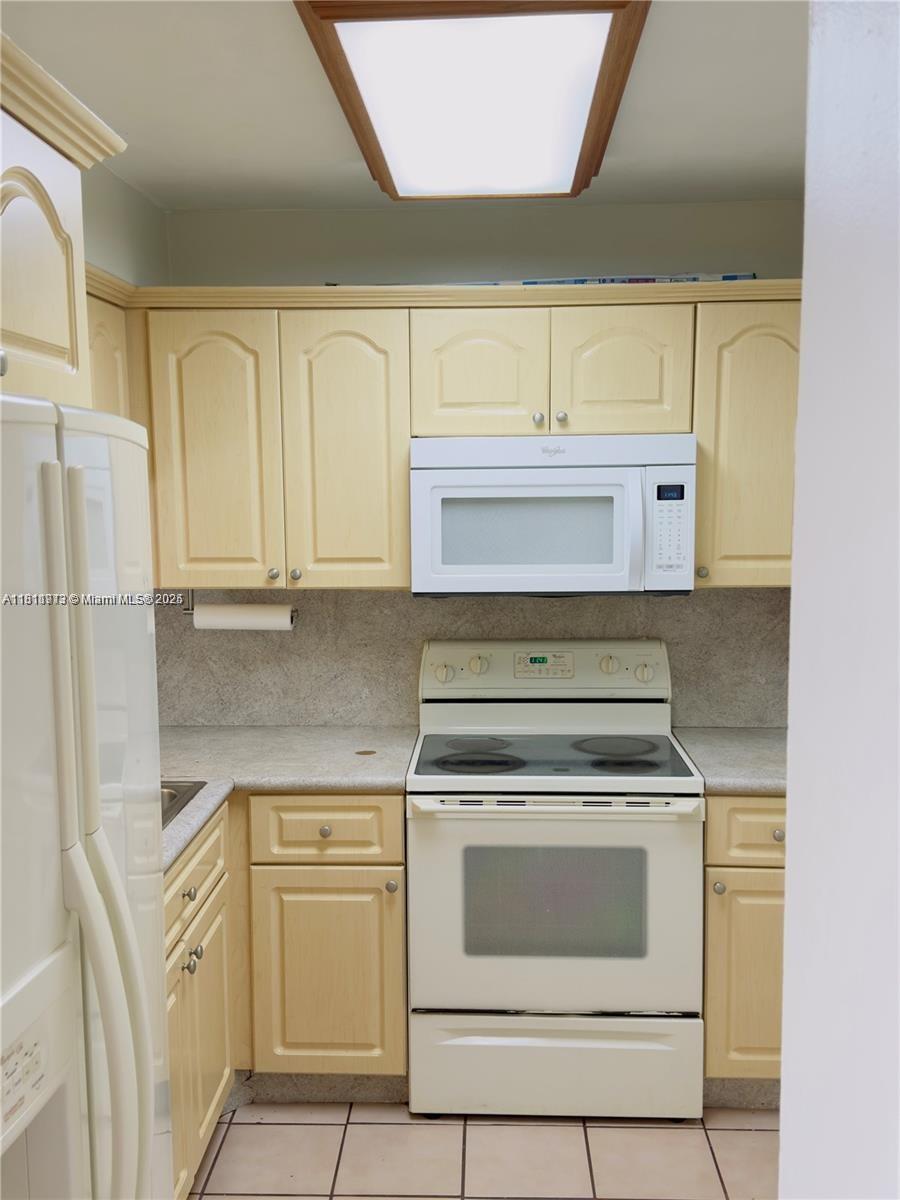 INTERNATIONAL PARK I COND - Residential Lease
