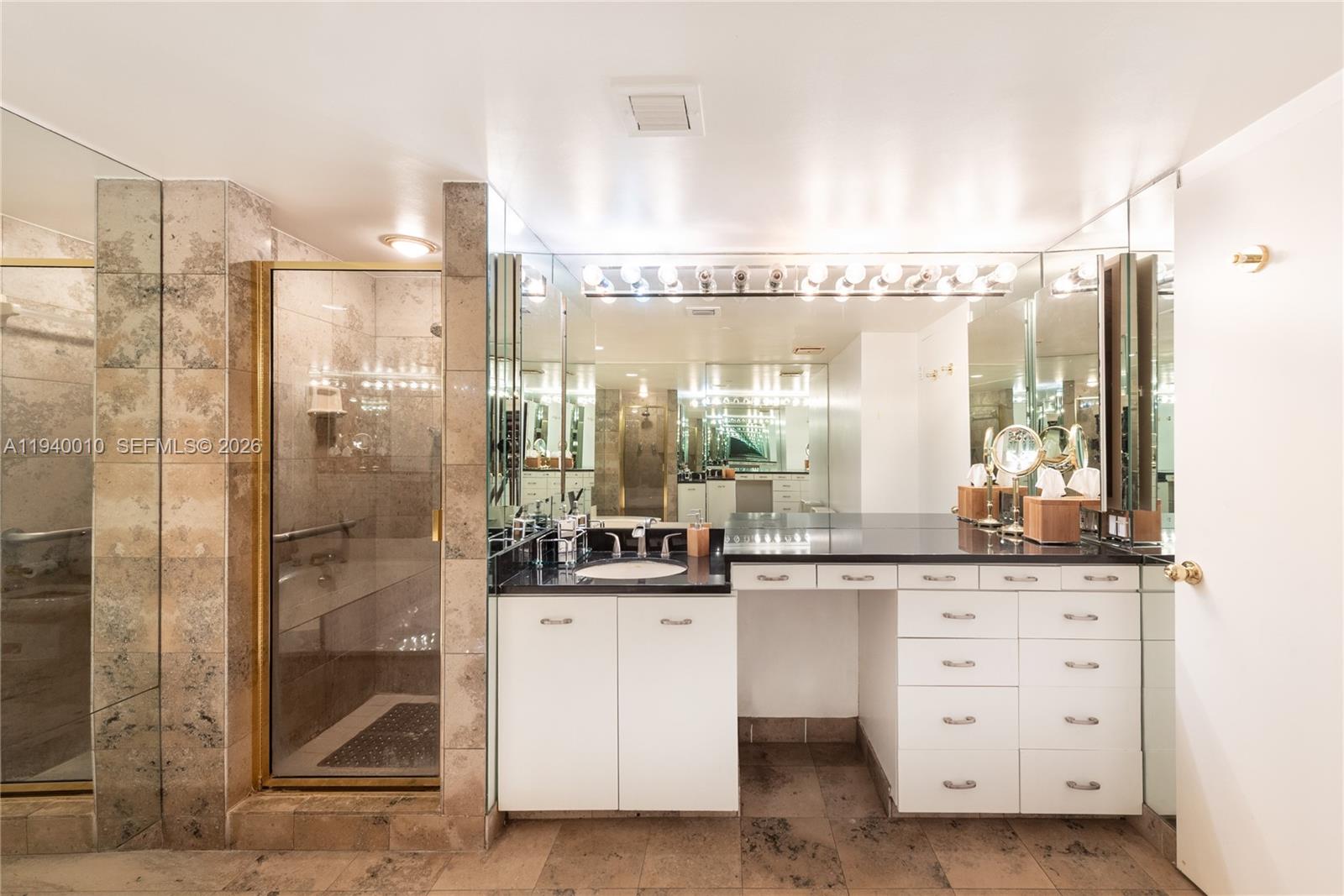 THE TOWERS OF QUAYSIDE - Residential