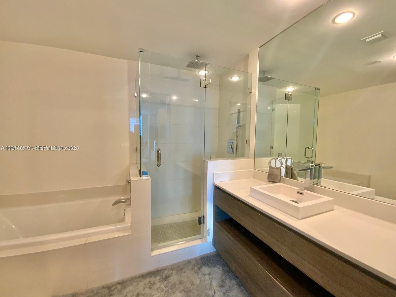 1100 MILLECENTO RESIDENCE - Residential