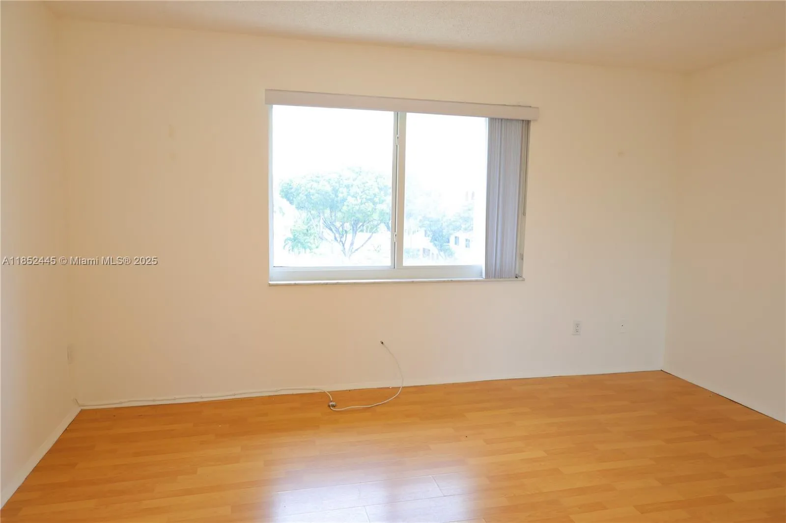 Miami, Florida 33143, United States, 2 Bedrooms Bedrooms, ,1 BathroomBathrooms,Residential,Active,184800