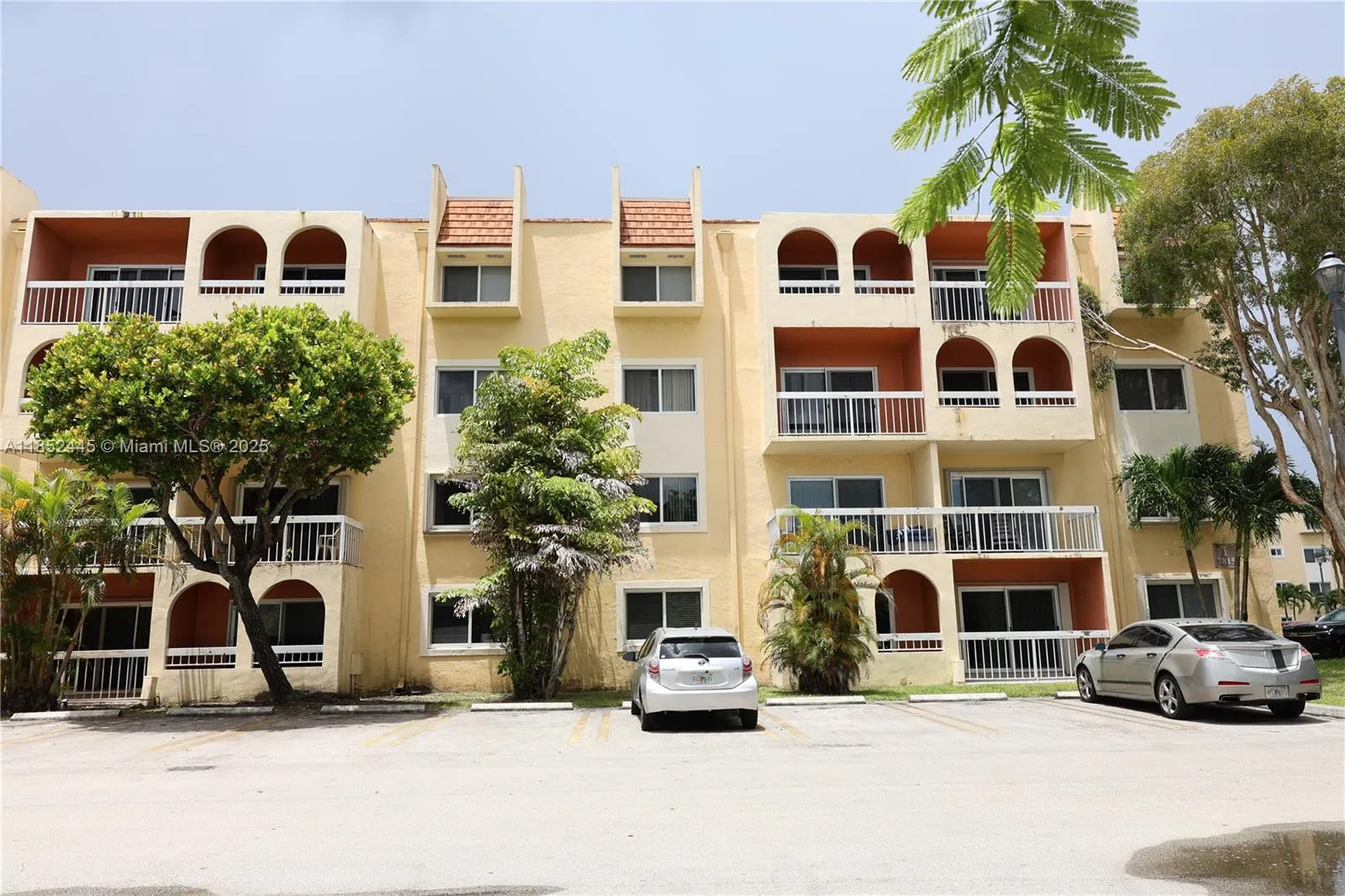 Miami, Florida 33143, United States, 2 Bedrooms Bedrooms, ,1 BathroomBathrooms,Residential,Active,184800