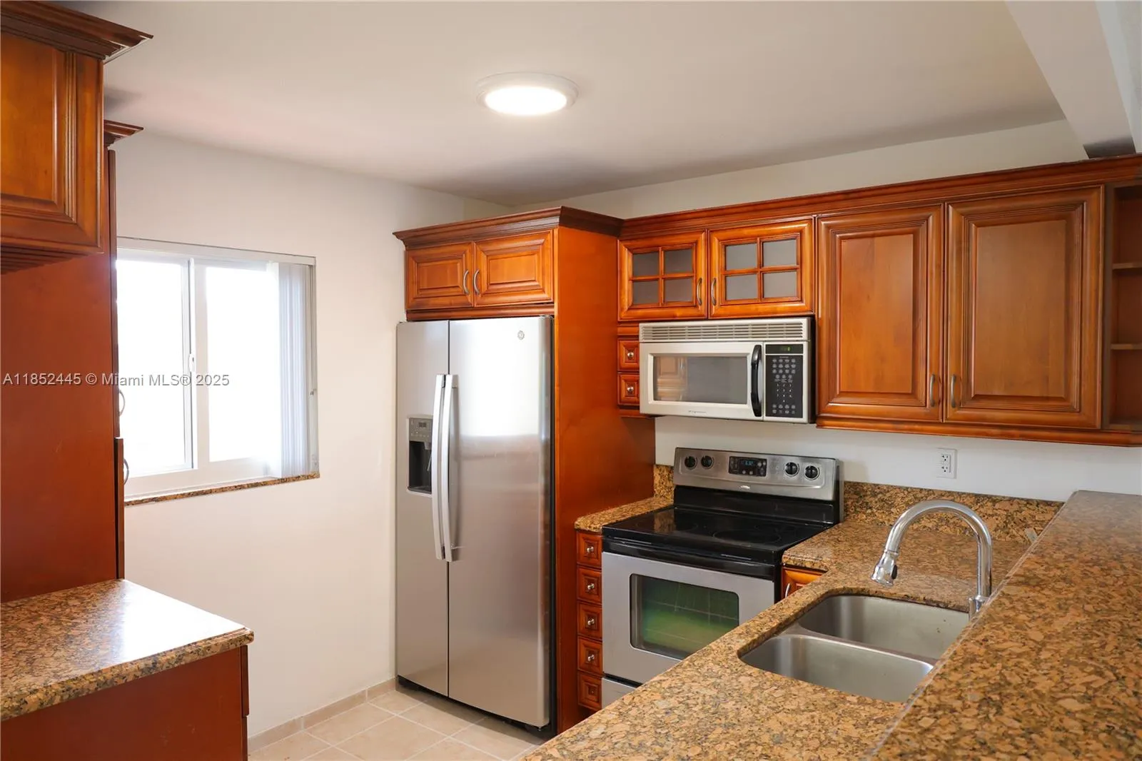 Miami, Florida 33143, United States, 2 Bedrooms Bedrooms, ,1 BathroomBathrooms,Residential,Active,184800