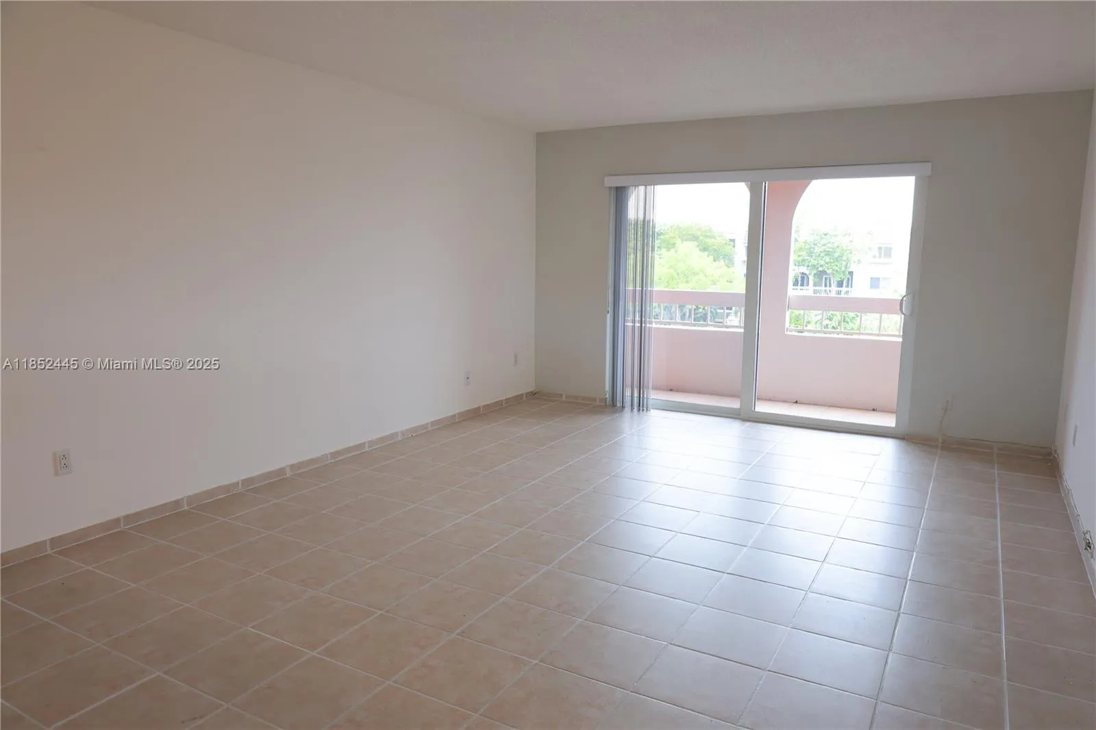 Miami, Florida 33143, United States, 2 Bedrooms Bedrooms, ,1 BathroomBathrooms,Residential,Active,184800